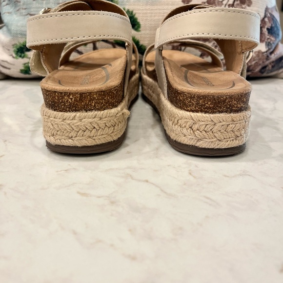 Aetrex Women's Tan Strap Sandals - Picture 6 of 8